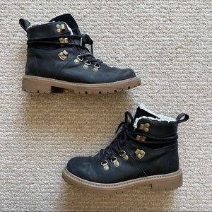 Black Winter Boots with Sherpa Lining
